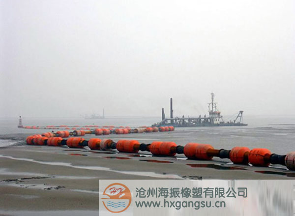 天津南疆码头港池疏浚工程中使用了优质的聚乙烯浮体